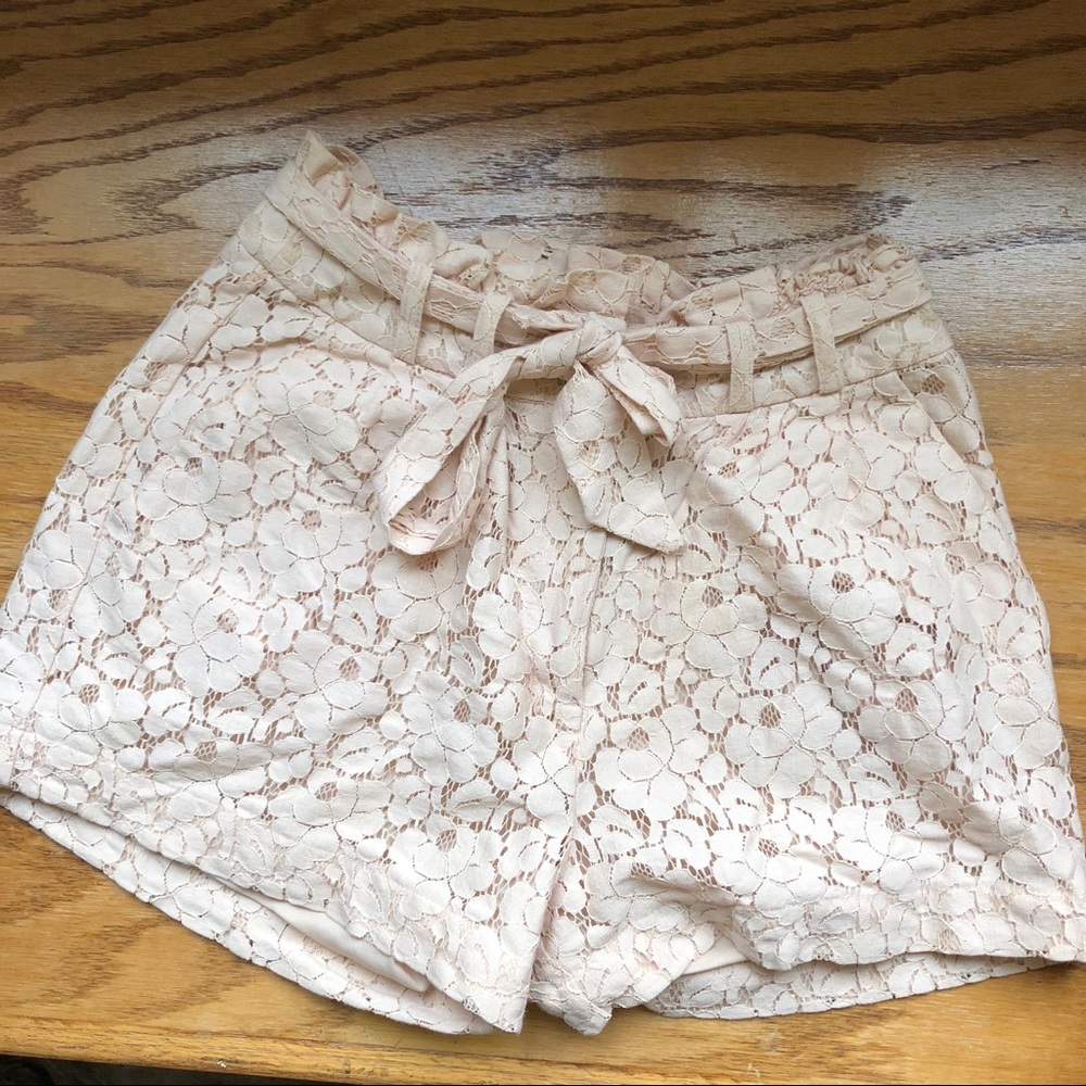 H&M🌻High Waisted Lace Shorts